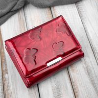 portfel damski skórzany mały lakierowany z tłoczeniem w motyle czerwony