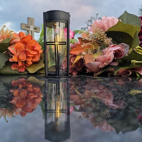 ZNICZ SOLARNY LED LAMPION NA GRÓB STATUETKA NA CMENTARZ Z KRZYŻEM na Arena.pl