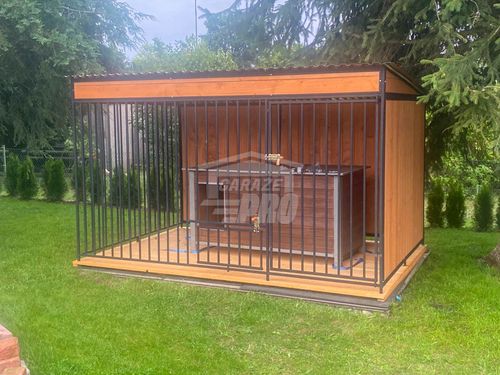 Kojec dla psów 4x2m furtka ściany zabudowane drewniana podłoga GP634 na Arena.pl