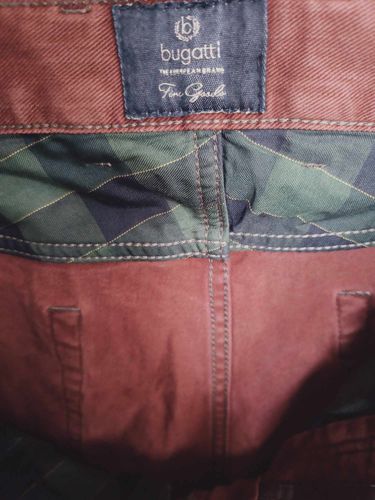 Bugatti Spodnie Krótkie Męskie Wygodne Stylowe Bordowe Rozmiar 36 na Arena.pl