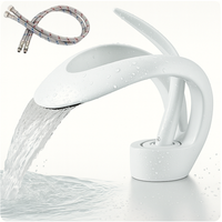 Bateria umywalkowa BIAŁA Nowoczesny kran łazienkowy nablatowy wodospad