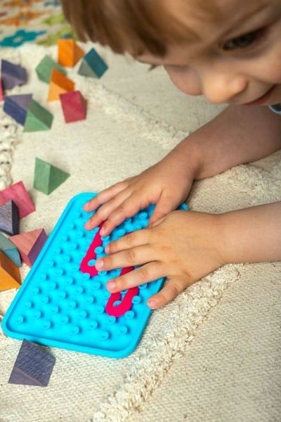 zabawka sensoryczna Wiggly czerwony zdjęcie 4