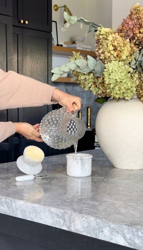 Maselnica francuska z białego marmuru na Arena.pl