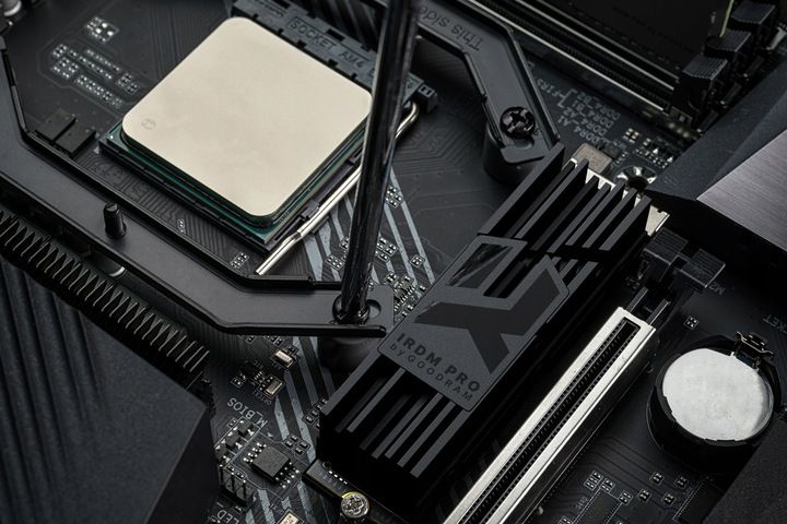 Dysk SSD GOODRAM IRDM PRO 1TB PCIe 4X4 M.2 PS5 zdjęcie 2