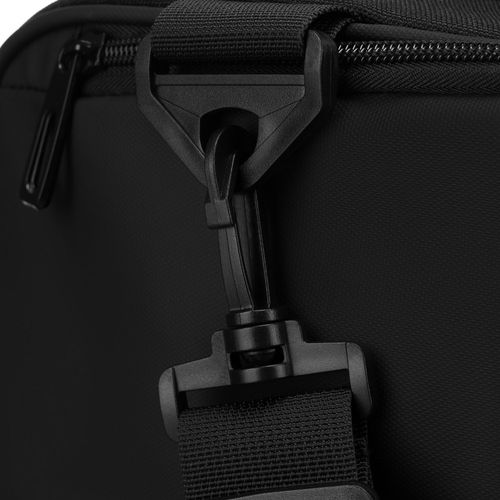 czarna, pojemna torba podróżna wykonana z wytrzymałego poliestru na Arena.pl