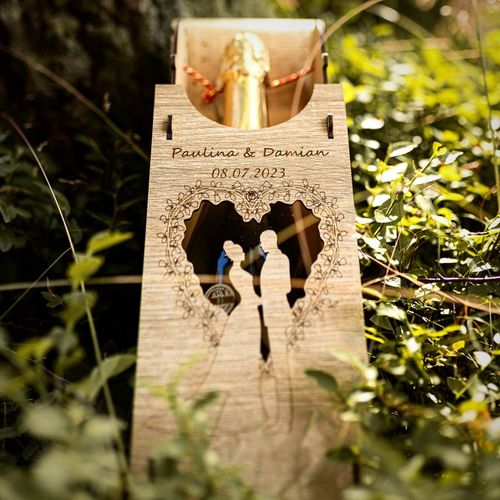 DREWNIANE PUDEŁKO NA WINO ŚLUB SKRZYNIA Z GRAWEREM PREZENT WESELE na Arena.pl