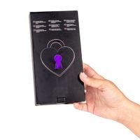 kajdanki regulowane do krępowania rąk z fioletowym futerkiem. zabawy bdsm