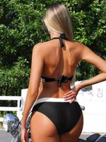 Zestaw damski z bikini typu triangle – seksowne bikini typu stringi