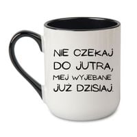 KUBEK "NIE CZEKAJ DO JUTRA, MIEJ WYJEBANE JUŻ DZISIAJ" Wzór - Elegant Coffee Czarny 330 ml