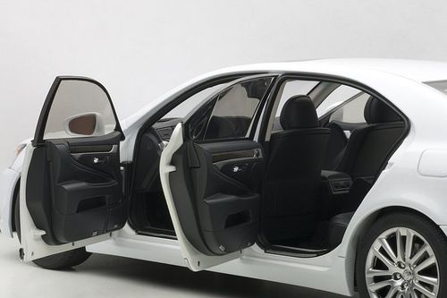 AUTOART Lexus LS600hL 2013 na Arena.pl