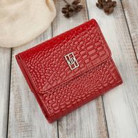 skórzany portfel damski mały czerwony z tłoczeniem