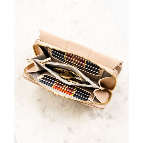 beżowy portfel damski wykonany ze skóry ekologicznej o lekko prążkowanej na Arena.pl