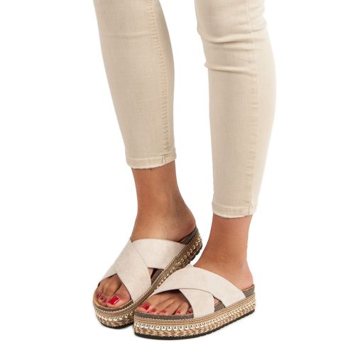 Klapki na platformie r.40 na Arena.pl