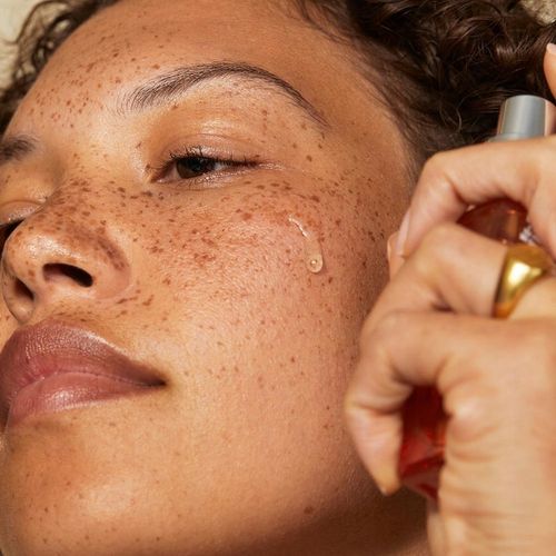 Avon - rozświetlające serum do twarzy z 10% wit. C Anew 30 ml na Arena.pl