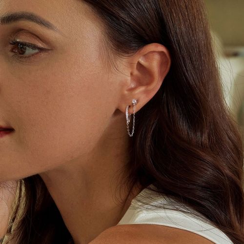 K570 Kolczyki z kryształkami połączone łańcuszkiem srebrne zatrzask sztyft na Arena.pl