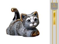 Pasiasty kotek odpoczywający