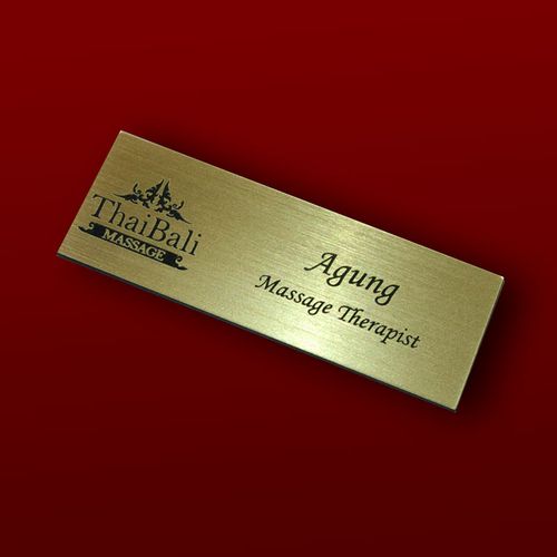 Identyfikator personalny grawerowany na Arena.pl