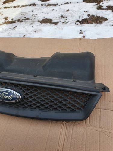 Grill Atrapa Chłodnicy Zderzaka Znaczek Ford Focus Mk2 4M518C436A 4M518138A na Arena.pl