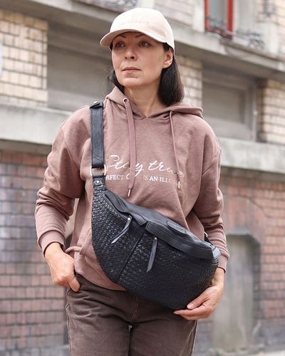 Torebka SKÓRZANA duża nerka PÓŁKSIĘŻYC listonoszka na Arena.pl