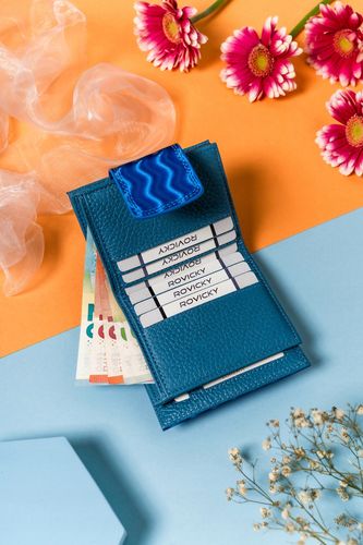 skórzany portfel damski na zatrzask i bigiel ze wzorem w fale - lorenti na Arena.pl