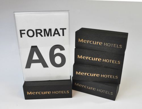 stojak na menu ulotkę plexi + drewniana podstawka z grawerem A6 10 szt na Arena.pl