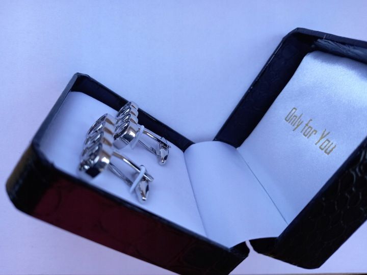 Ekskluzywne spinki do mankietów koszuli Audi zdjęcie 11