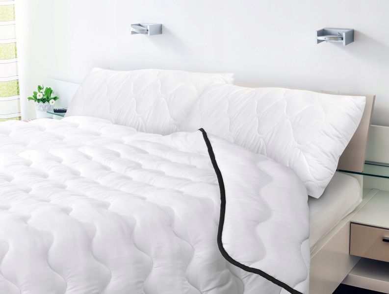 PODUSZKA ANTYALERGICZNA 30x50 MIKROFIBRA PIKOWANA GRUBA zdjęcie 3