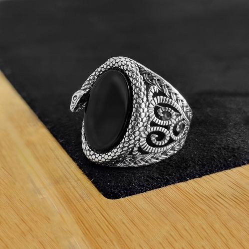 Sygnet srebrny Wąż pr. 925 Pierścień z Owalnym Onyksem i wężem | r. 20 na Arena.pl