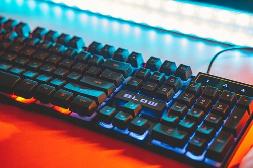 ZESTAW GAMINGOWY DLA GRACZA KLAWIATURA MYSZKA PODKŁADKA SŁUCHAWKI MIKROFON na Arena.pl