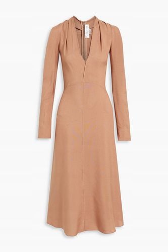 Sukienka midi Victoria Beckham z krepy plisowanej z odkrytymi ramionami R36 na Arena.pl