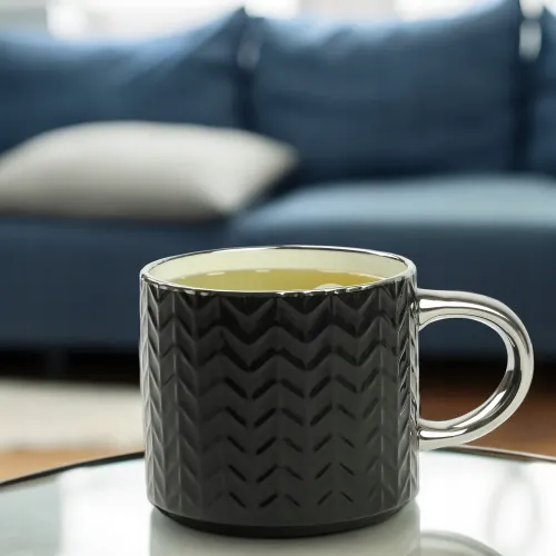 KUBEK PORCELANOWY DO KAWY HERBATY WZÓR SWETEREK 470ML ZE SREBRNYM UCHEM na Arena.pl