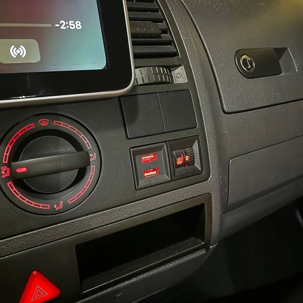 Ładowarka 2x USB VW T5 2003-2009 - RED Light zdjęcie 7