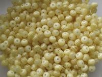 KORALIKI PLASTIK Z PRĄŻKIEM ŻÓŁTE 8MM 20SZT