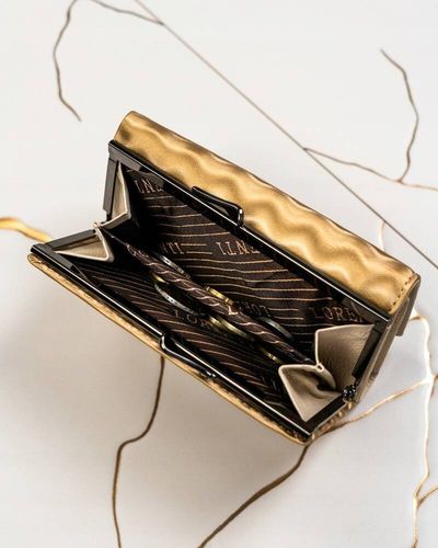 skórzany portfel damski na bigiel i zatrzask ze wzorem fal - lorenti na Arena.pl