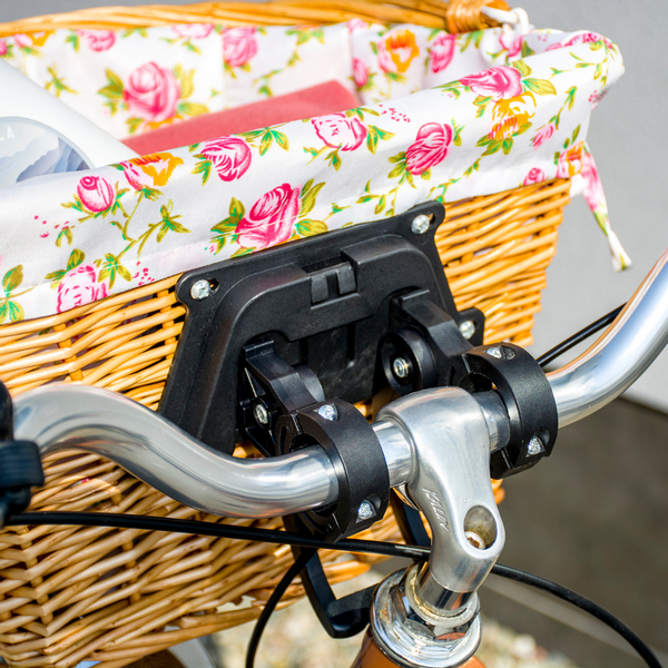 brązowy wiklinowy kosz do roweru zdjęcie 4