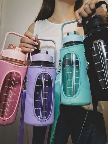 Butelka motywacyjna bidon 2L z pokrowcem HIT !! na Arena.pl