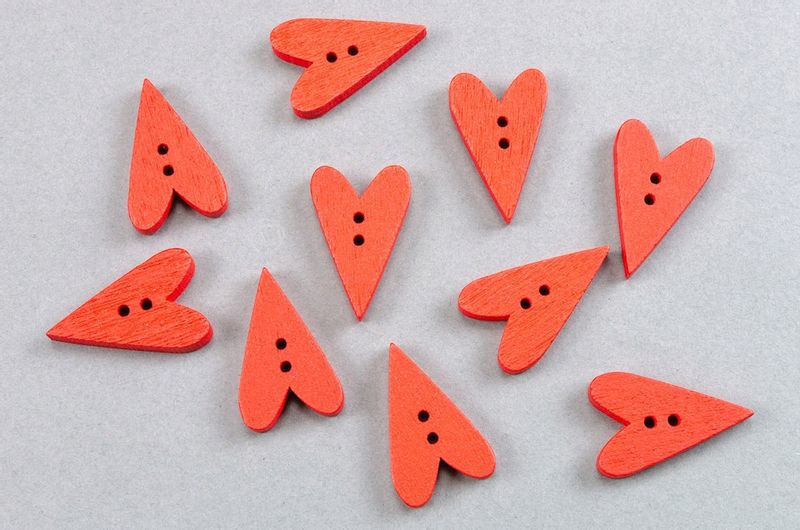 Guzik drewniany SERCE czerwony 10szt. zdjęcie 2