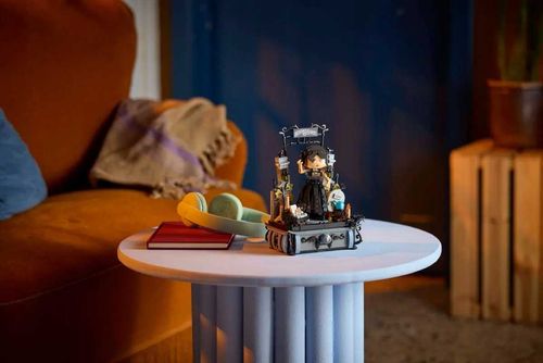 76780 - lego wednesday - figurka wednesday addams na Arena.pl