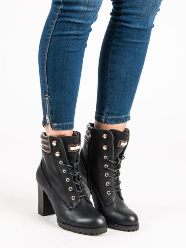 WIĄZANE BOTKI NA OBCASIE na Arena.pl