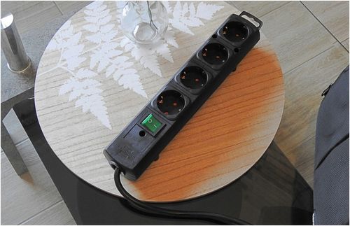 Przedłużacz 4 Gniazda Listwa z PŁASKĄ Wtyczką Do Ciasnych Miejsc Kabel 2m na Arena.pl