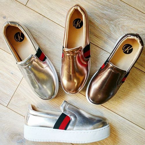 Slipony na platformie r.41 na Arena.pl