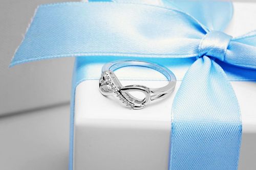 Złoty pierścionek PBD3907 - Diament na Arena.pl