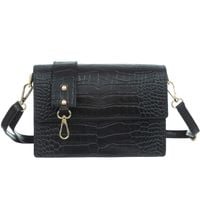 VERA PELLE torebka skórzana listonoszka kroko z klapą V587 czarna