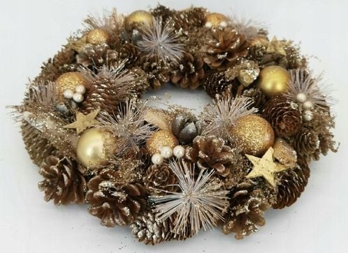 Ręcznie robiony wieniec świąteczny 34 cm złoty stroik z szyszek i bombek na Arena.pl