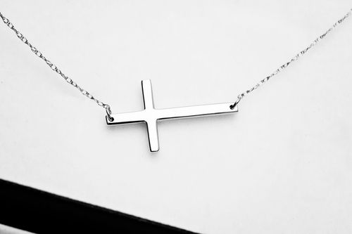 złoty naszyjnik - celebrytka - z krzyżykiem na Arena.pl