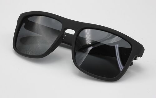 OKULARY PRZECIWSŁONECZNE MĘSKIE POLARYZACYJNE UV 400 ETUI POLARIZED CZARNE na Arena.pl