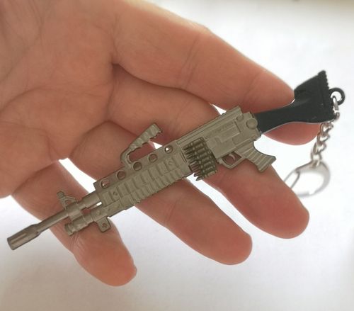 Breloczek Metalowy KARABIN Maszynowy SAW Wojsko Maszynówka Squid Game Guner na Arena.pl