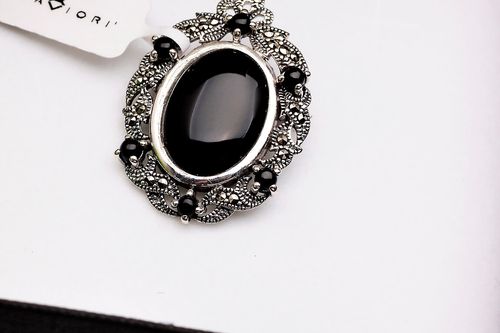 piękna owalna srebrna broszka z onyksem i markazytami na Arena.pl