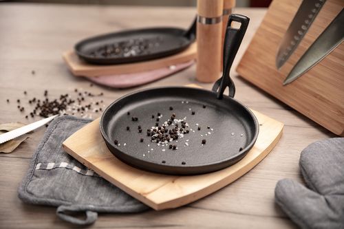 talerz półmisek patelnia żeliwna z deską drewnianą banquet na Arena.pl