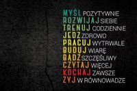 Myśl, rozwijaj, trenuj (czarny) – magnes